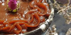 طرز تهیه حلوای شیر خشک خوشرنگ و ساده با طعمی بی نظیر