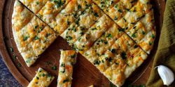 طرز تهیه نان سیر ساده با خمیر خانگی و طعمی بی نظیر