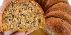 طرز تهیه کیک خرمالو به روش قنادی و با طعمی بی نظیر