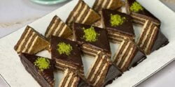 طرز تهیه کیک یخچالی به روش خانگی و با طعمی بی نظیر