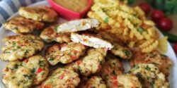 طرز تهیه کوکوی مرغ پنیری مجلسی با طعمی بی نظیر