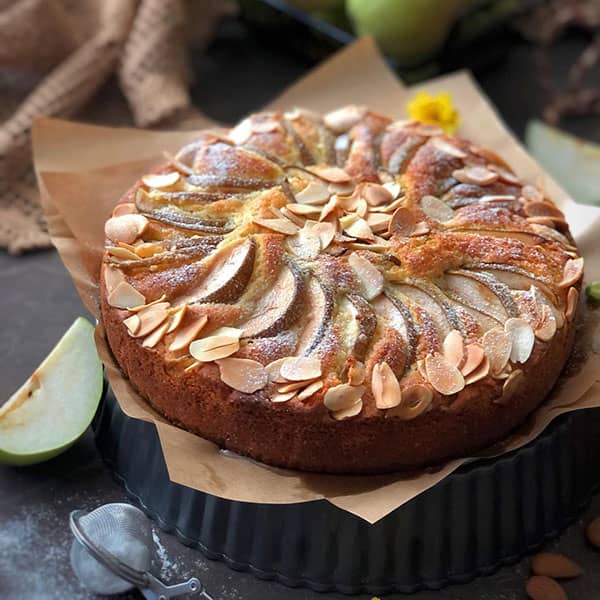 طرز تهیه کیک گلابی و بادام