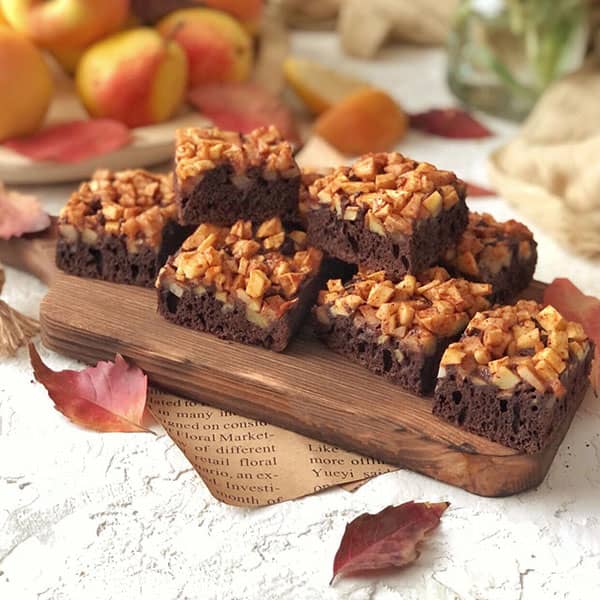 طرز تهیه اسلایس شکلاتی سیب و گلابی