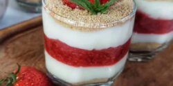طرز تهیه دسر توت فرنگی مخصوص با طعمی بی نظیر