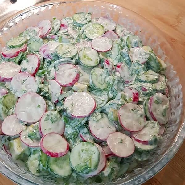طرز تهیه سالاد خیار و تربچه