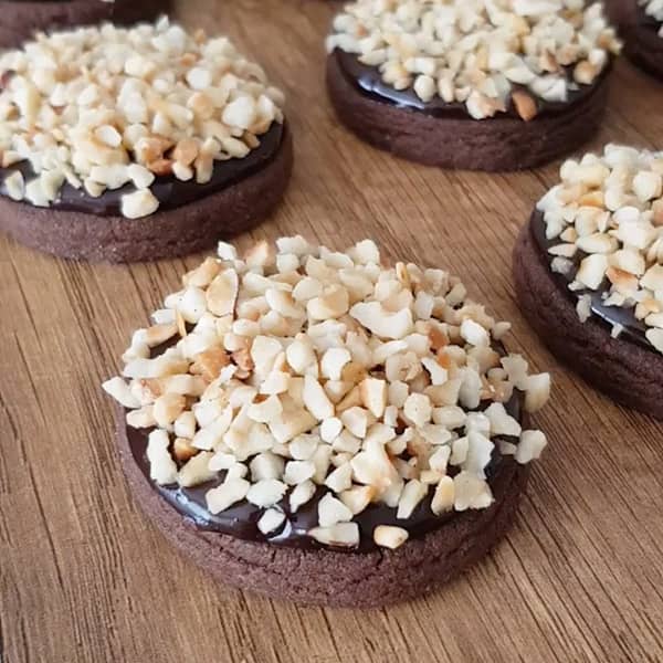 طرز تهیه قرابیه فندقی