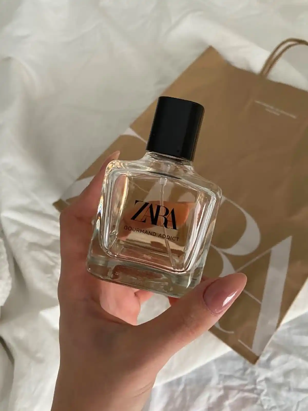 عطر زنانه شیک و جذاب