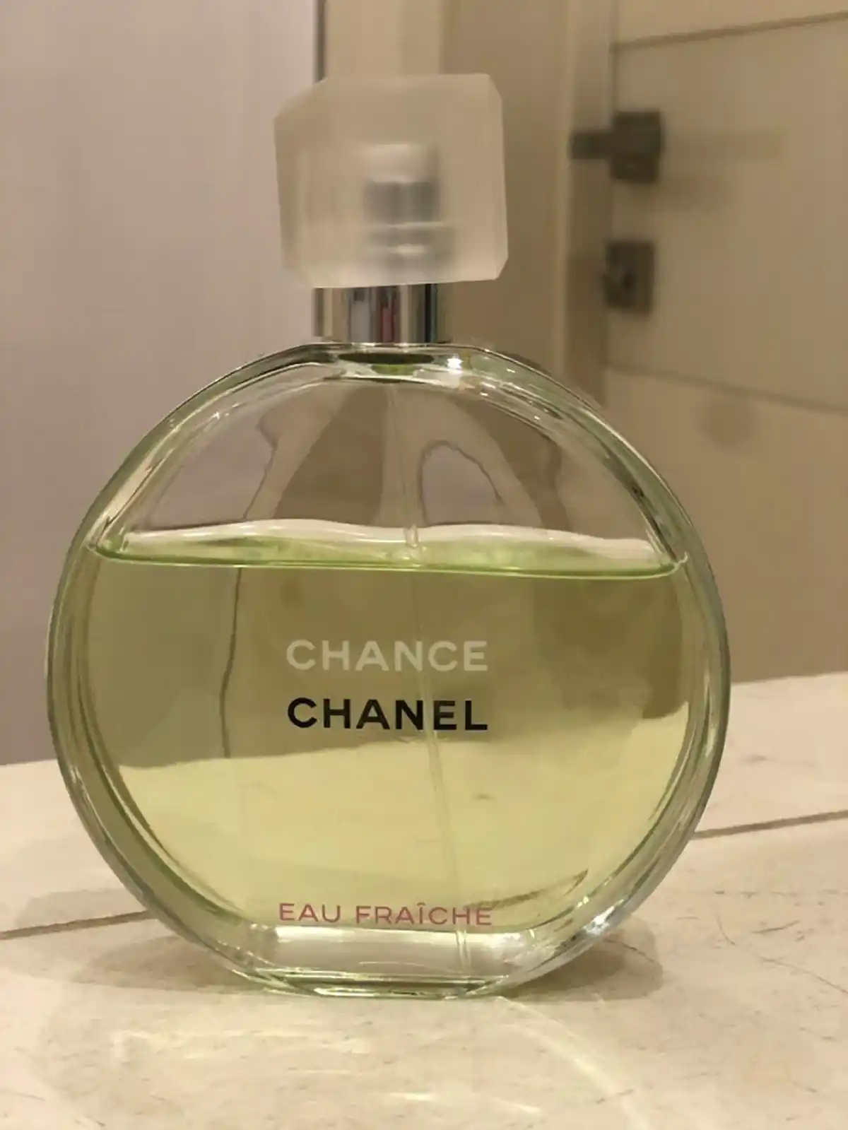 عطر زنانه شیک و جذاب