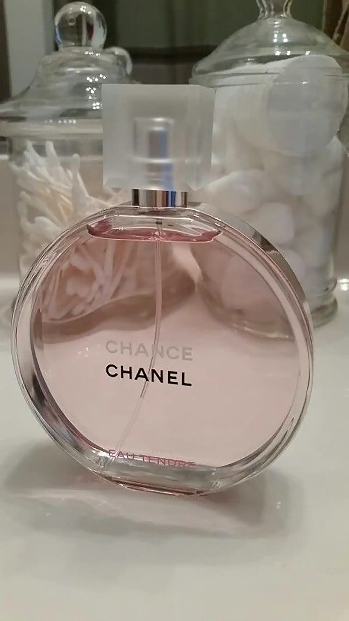 عطر زنانه شیک و جذاب