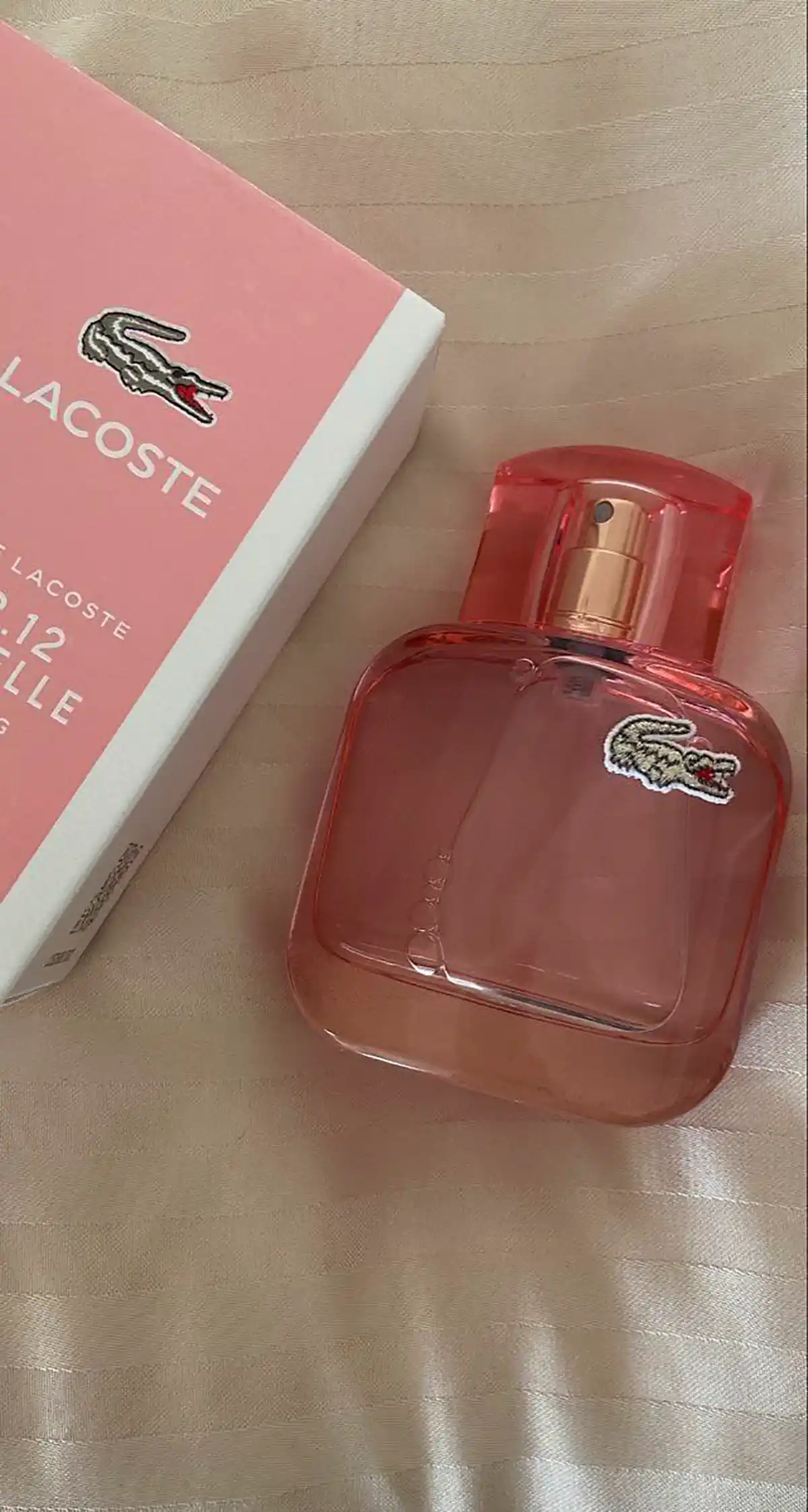 عطر زنانه شیک و جذاب