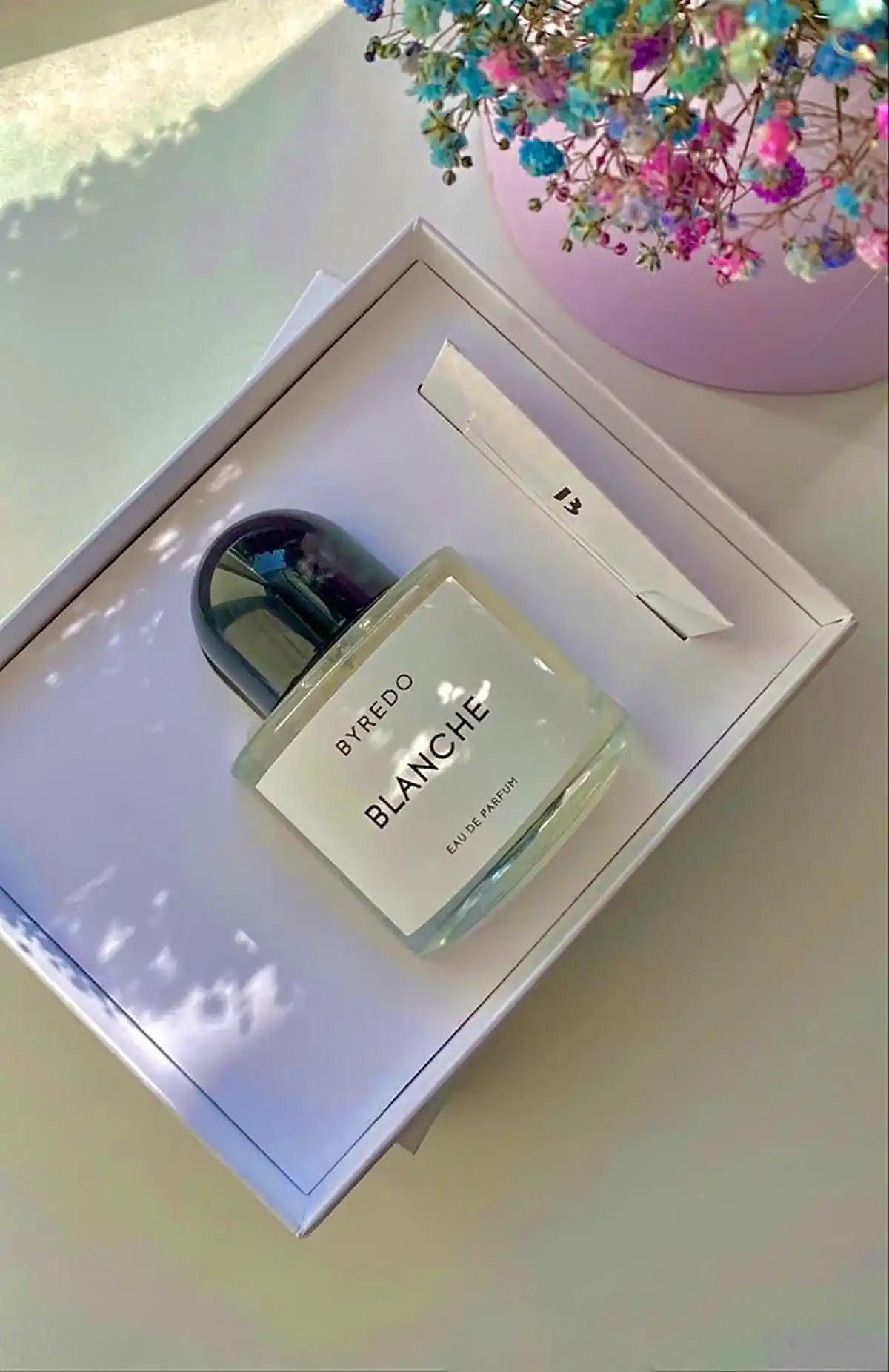 عطر زنانه شیک و جذاب