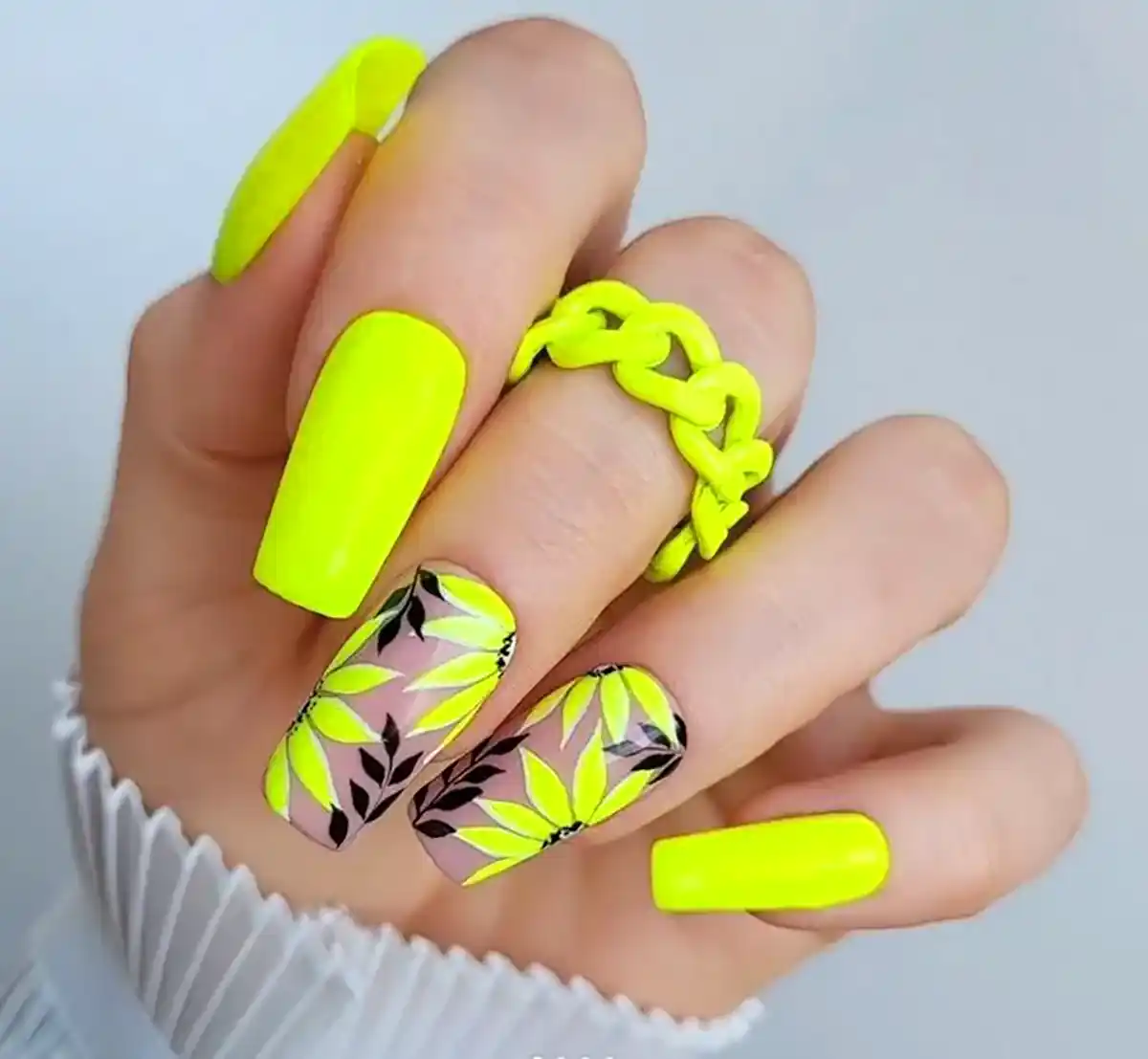 ژلیش ناخن نئونی دخترونه