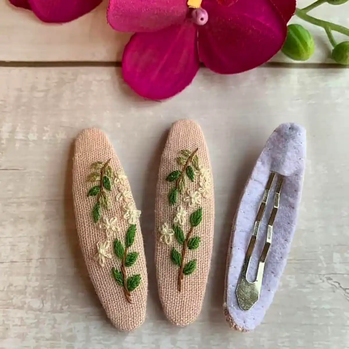 گیره تق تقی گلدوزی
