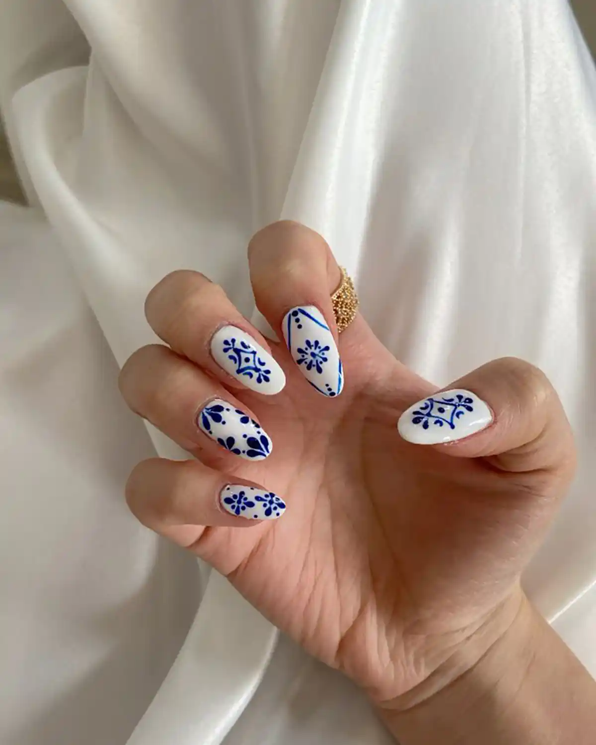 ناخن جذاب و خاص آبی