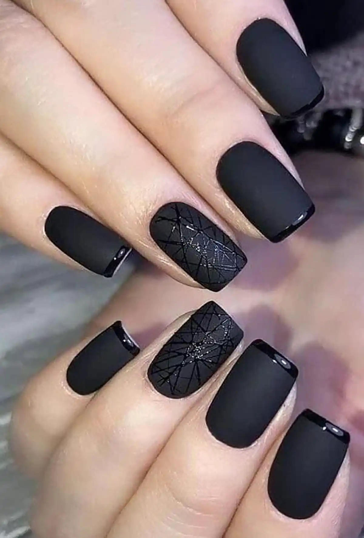 ناخن مشکی خاص ژورنالی