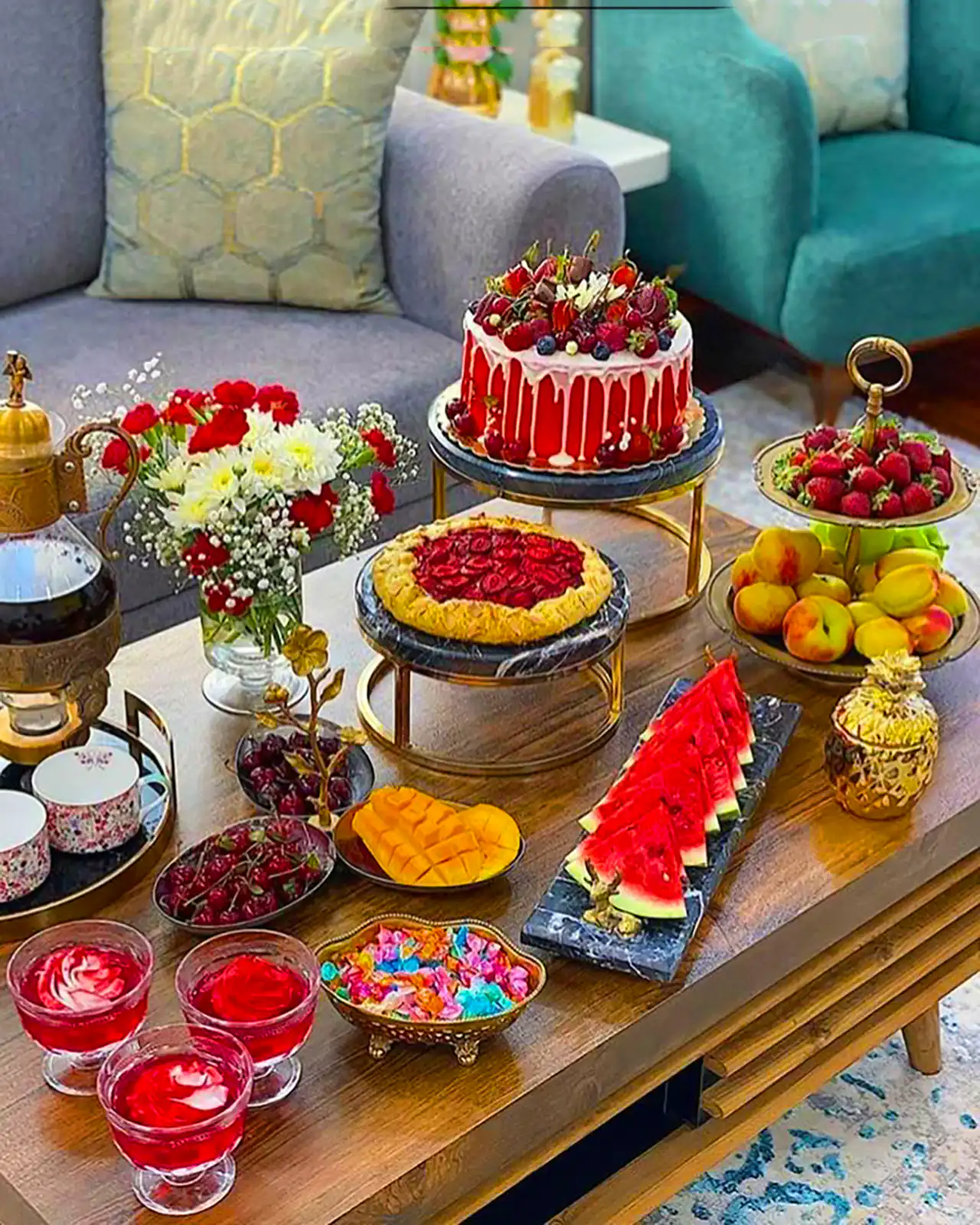 چیدن میز تنقلات برای شب نشینی