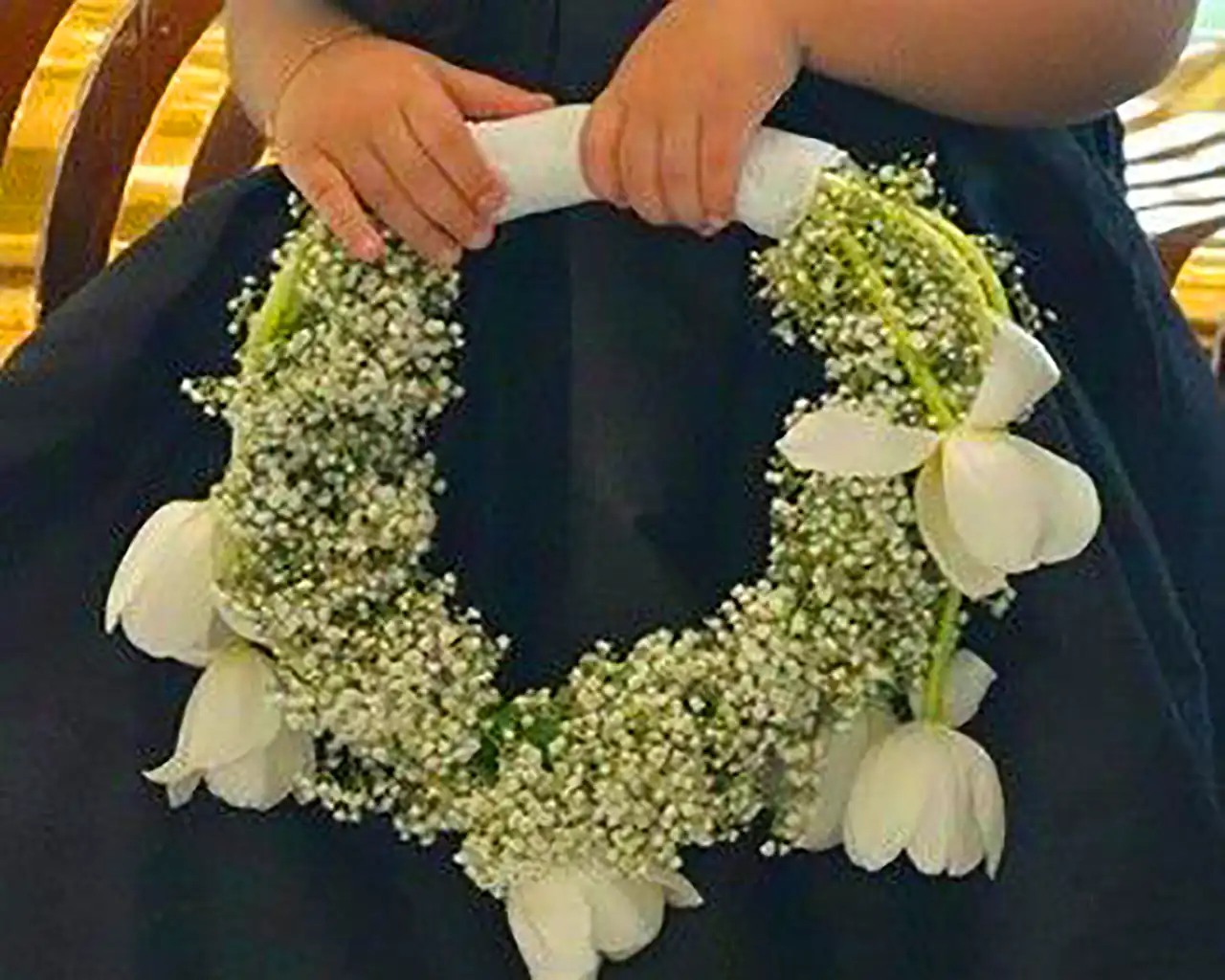 حلقه گل زیبا برای عروس