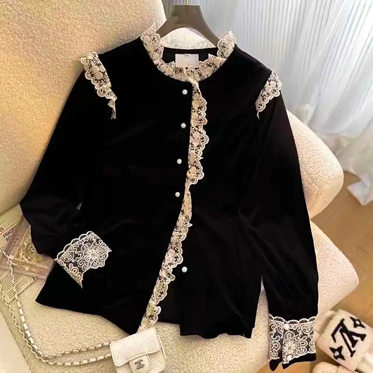 بلوز کلاسیک مشکی زنانه