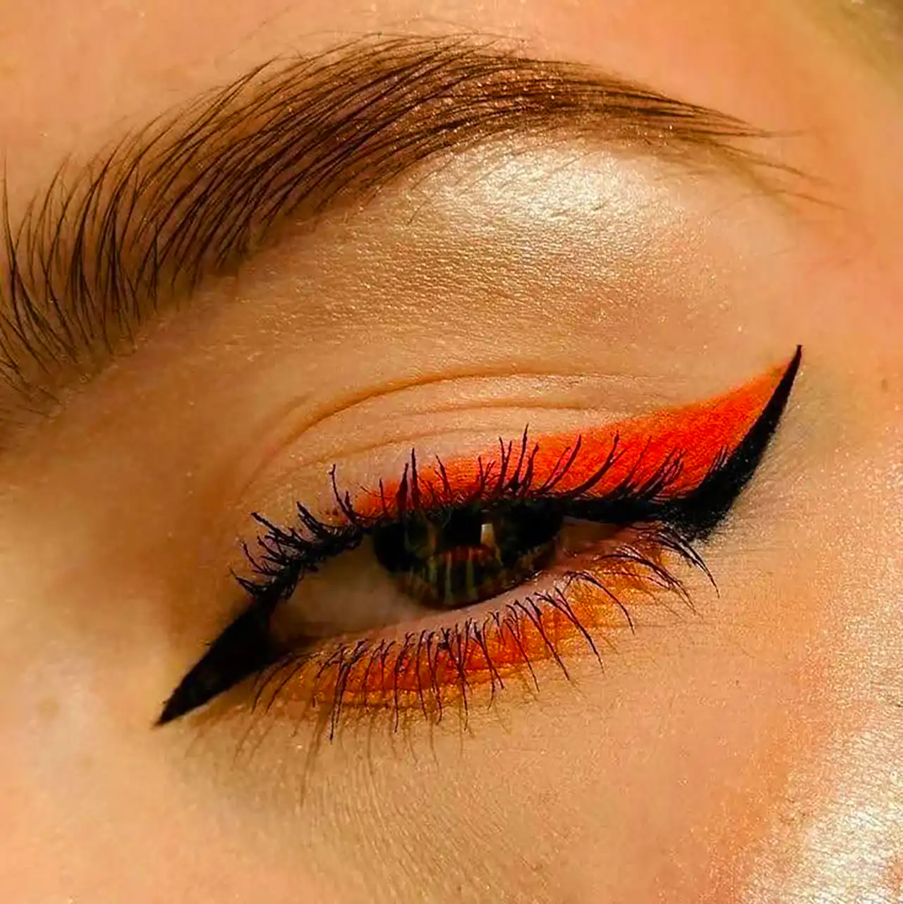 خط چشم رنگی جذاب