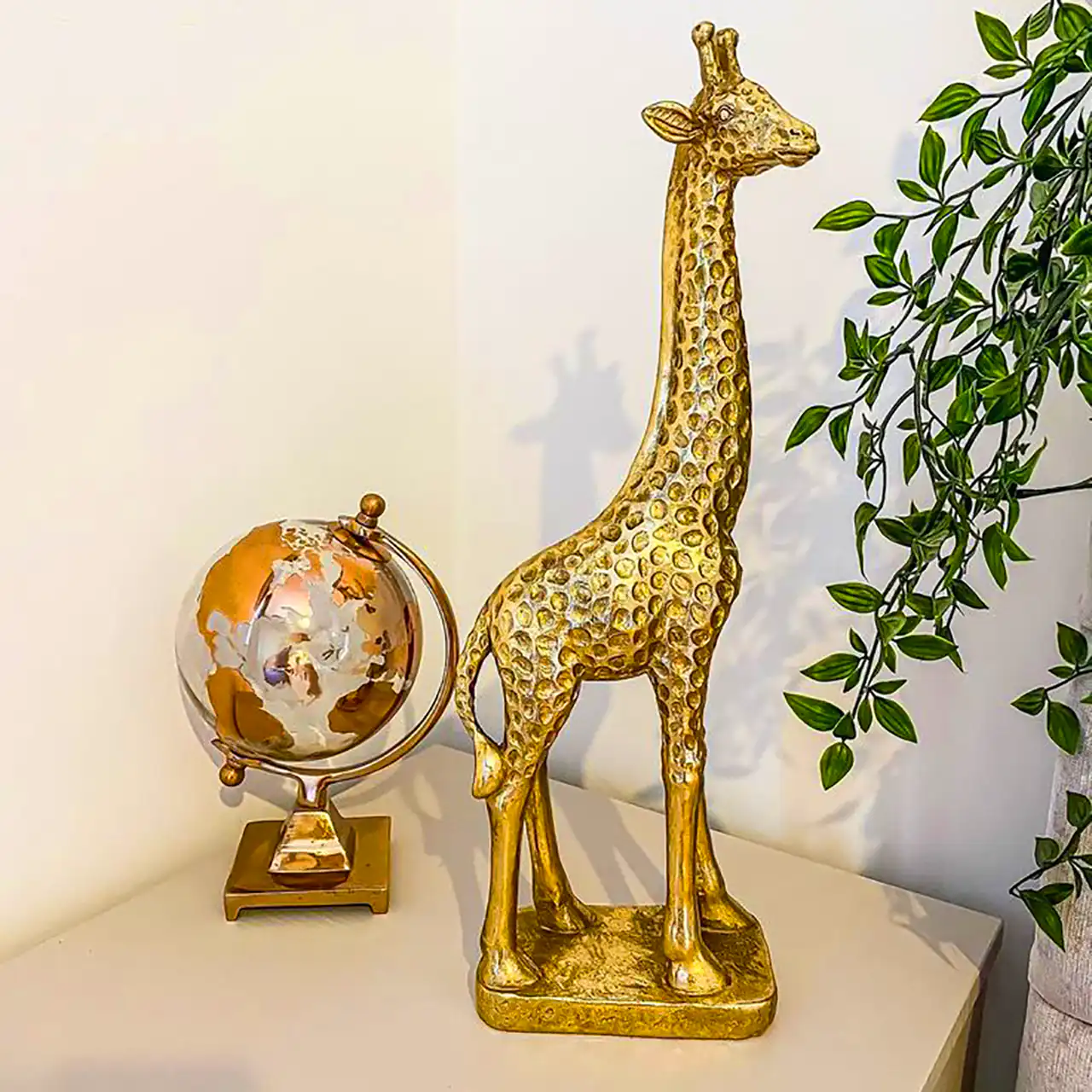 مجسمه زرافه دکوراتیو