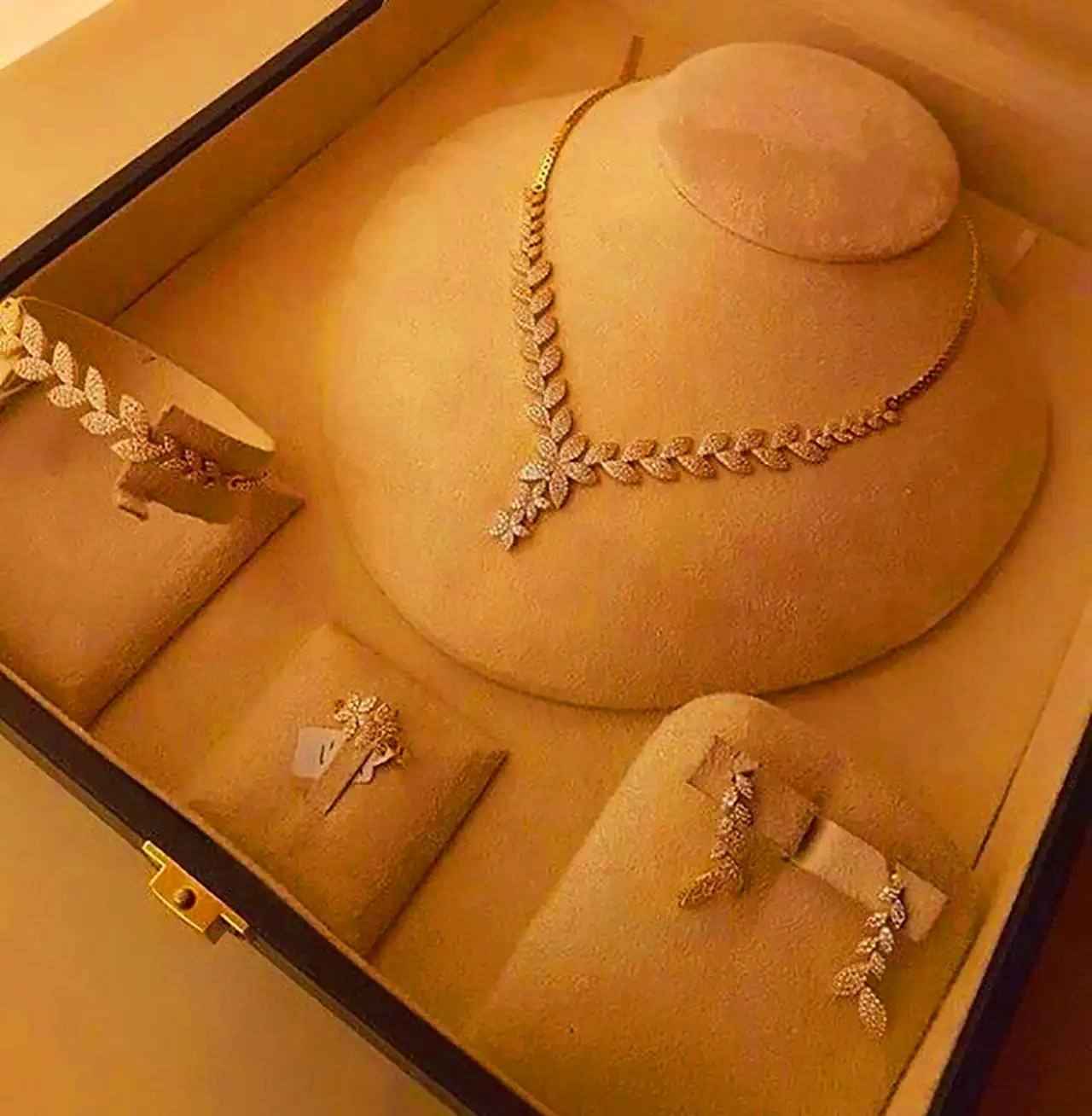 سرویس طلا برای عروس