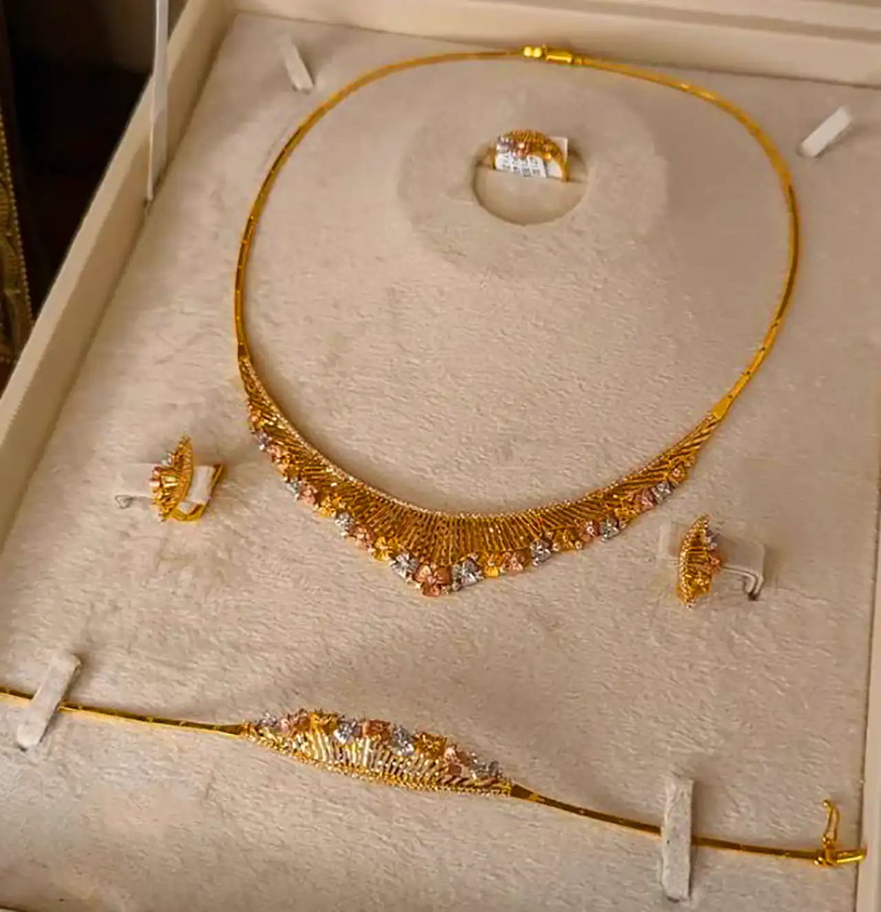 سرویس طلا برای عروس
