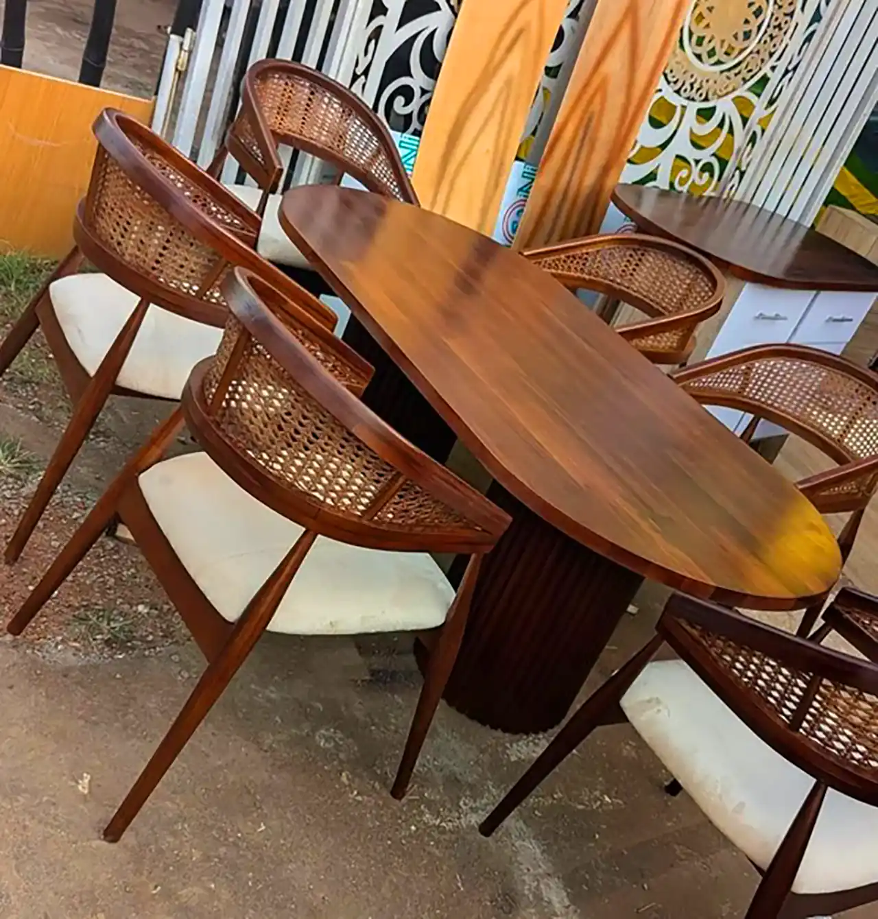 میز نهارخوری چوبی کلاسیک