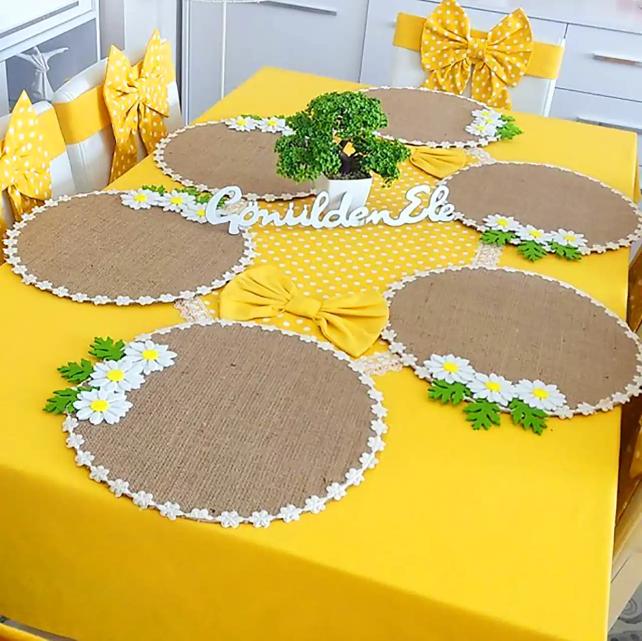 رومیزی طرحدار پارچه ای 