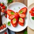 تزئین حرفه ای میوه توت فرنگی با ایده های خاص برای میز دسر و فینگرفود