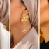 گوشواره فانتزی آویزی؛ مدل هایی که هر استایل ساده ای رو خاص میکنن